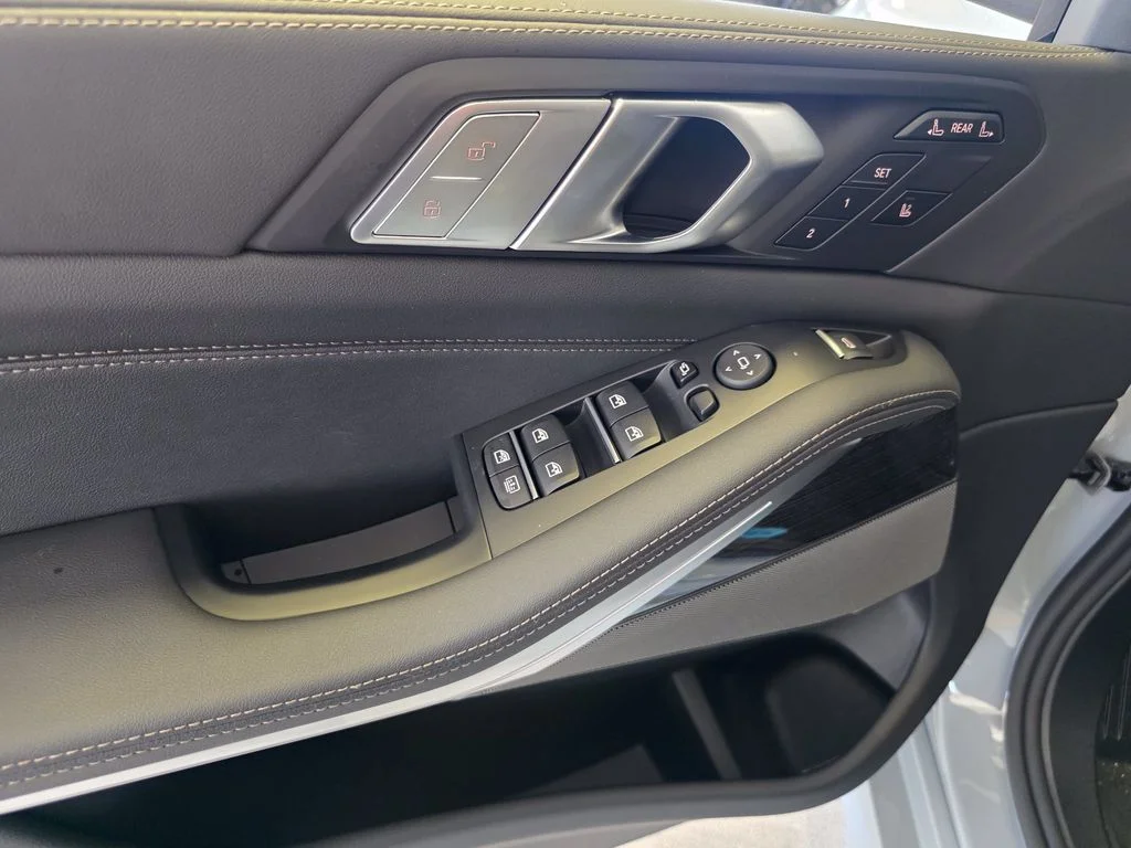 New 2027 Brooklyn Grey Metallic BMW xDrive40i image 19