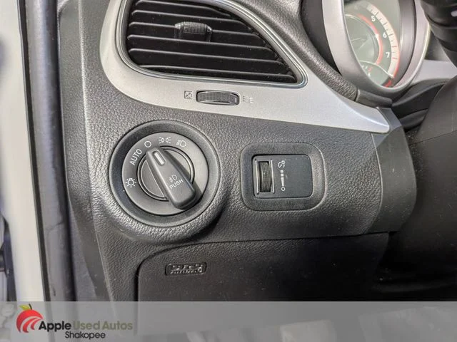 Used 2016 White Dodge Crossroad image 28