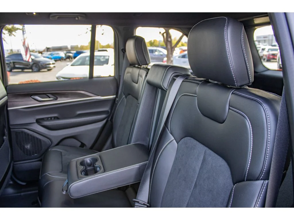 New 2026 Baltic Gray Metallic Clearcoat Jeep Laredo Altitude image 18