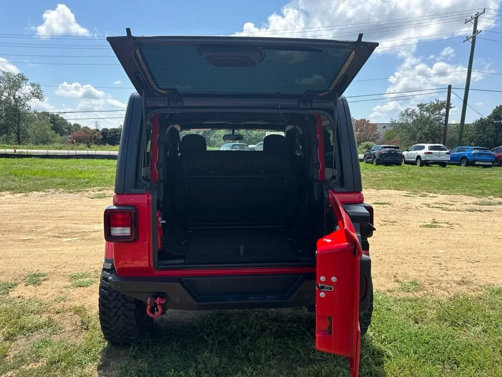Used 2019  Jeep Sport image 22