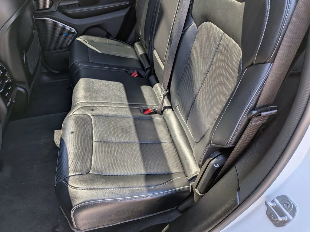Used 2022 White Jeep Overland image 28