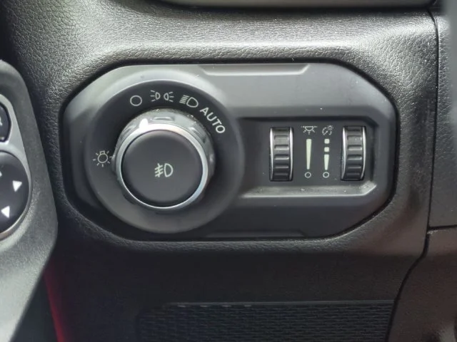Used 2018 Red Jeep Unlimited Sport S image 16