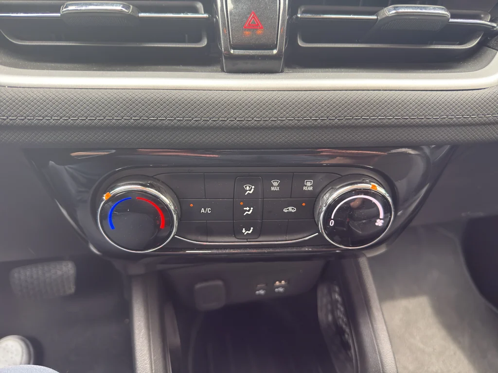 Used 2025 Summit White Chevrolet LT image 12