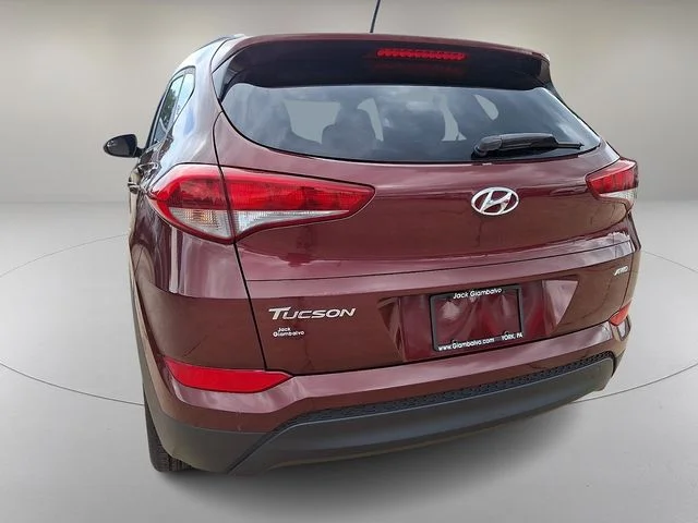 Used 2017 Red Hyundai SE image 8