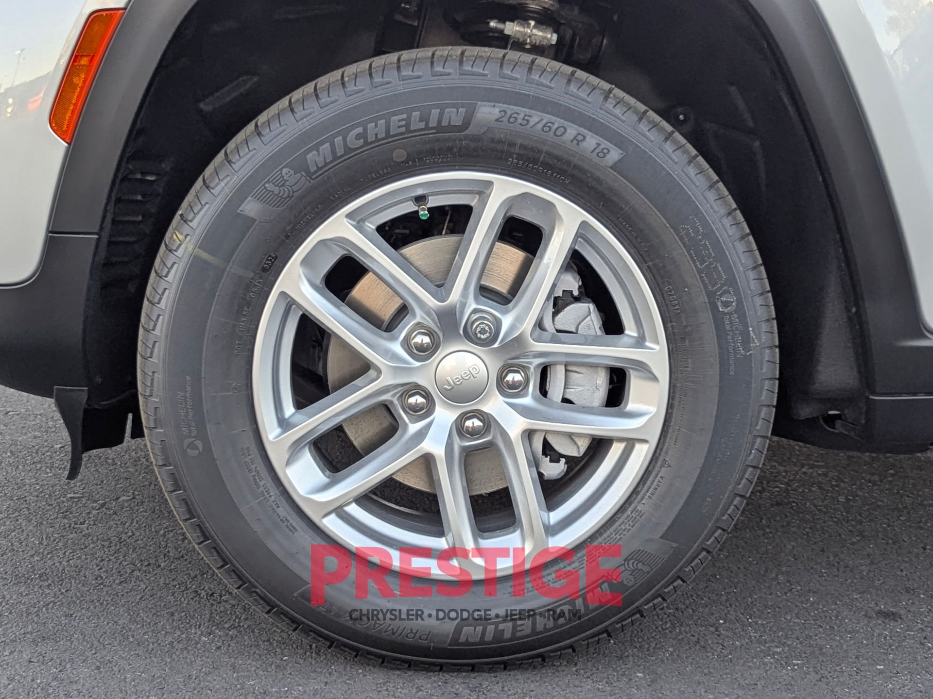 New 2026 Silver Zynith Exterior Paint Jeep Laredo X image 30