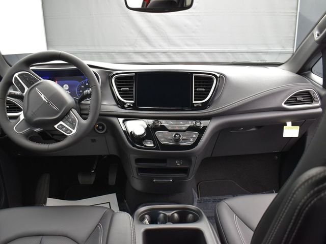 2026 Chrysler Pacifica Select - Photo 10