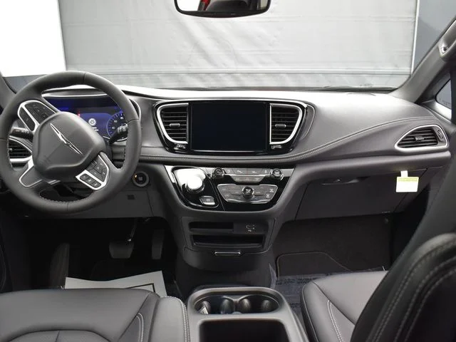 2026 Chrysler Pacifica Select - Photo 10