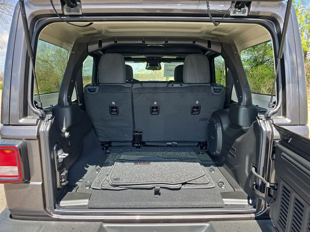 New 2026 Granite Crystal Metallic Clear-Coat Exterior Paint Jeep 85th Anniversary Edition image 12