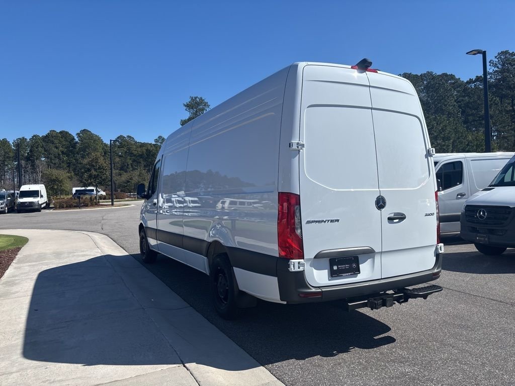 New 2026 Arctic White Mercedes-Benz Cargo 170 WB image 5
