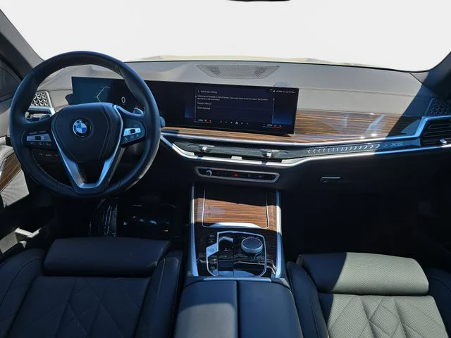 Used 2024 White BMW xDrive40i image 10