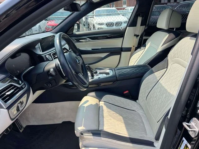 Used 2022 Black BMW 750i xDrive image 18