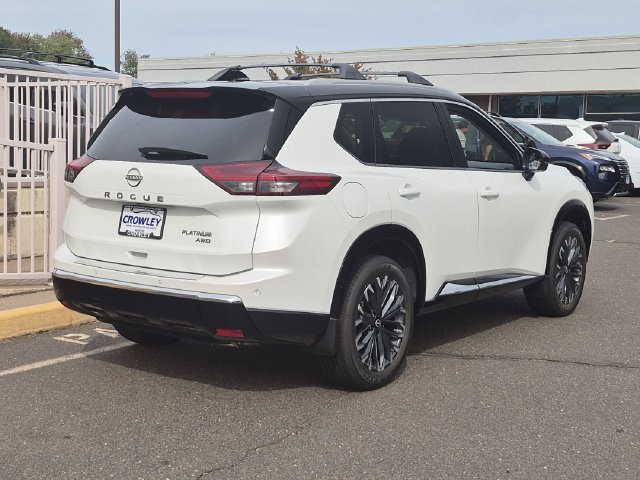 New 2026 Everest White Pearl TriCoat / Super Black Two-tone Nissan Platinum image 4