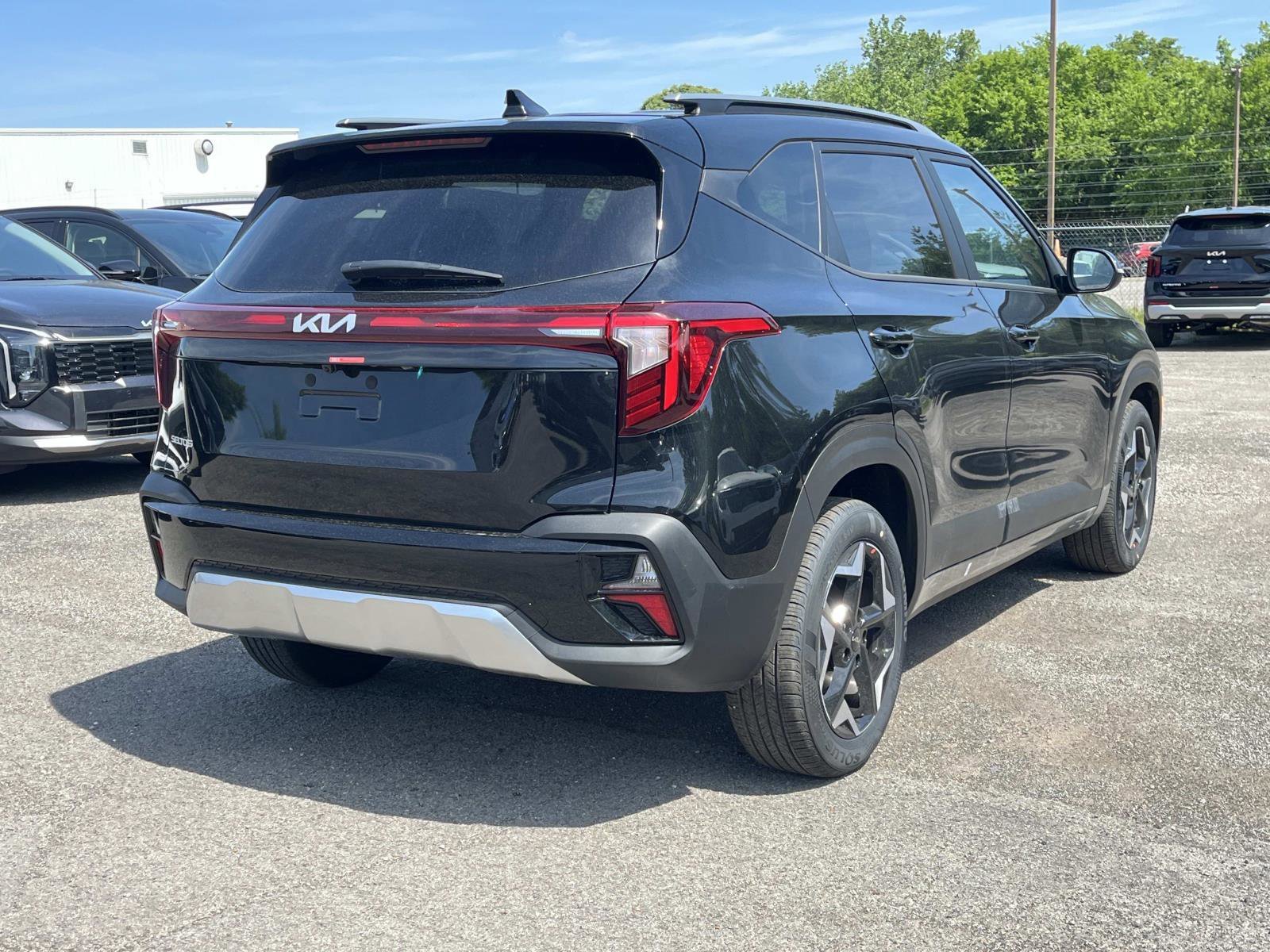 New 2026 Fusion Black Kia S image 7