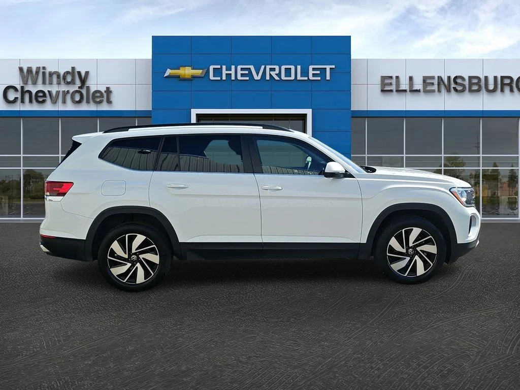 2025 Volkswagen Atlas SE w/Tech - Photo 8