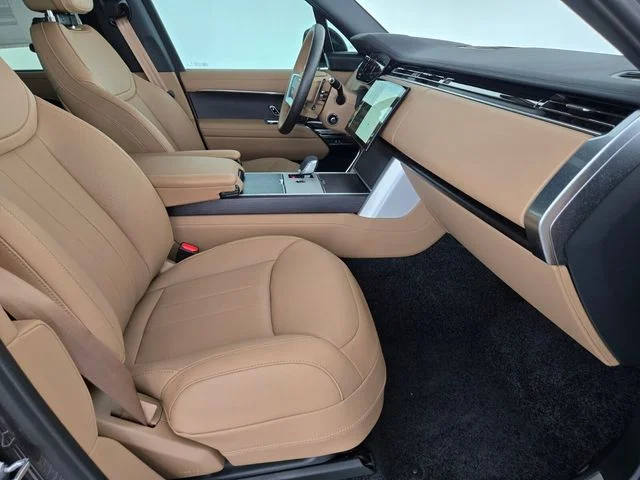 New 2026 Charente Grey Land Rover SE image 3