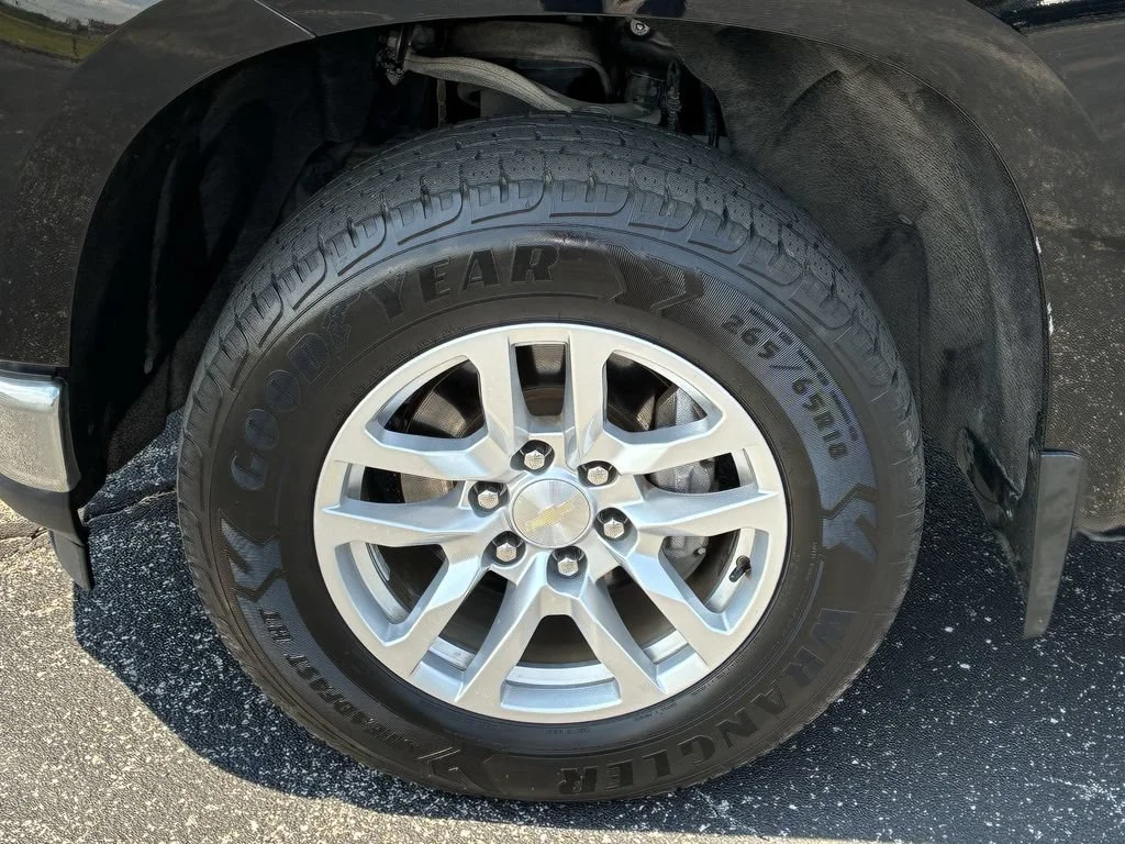 Used 2019 BLACK Chevrolet LT image 12