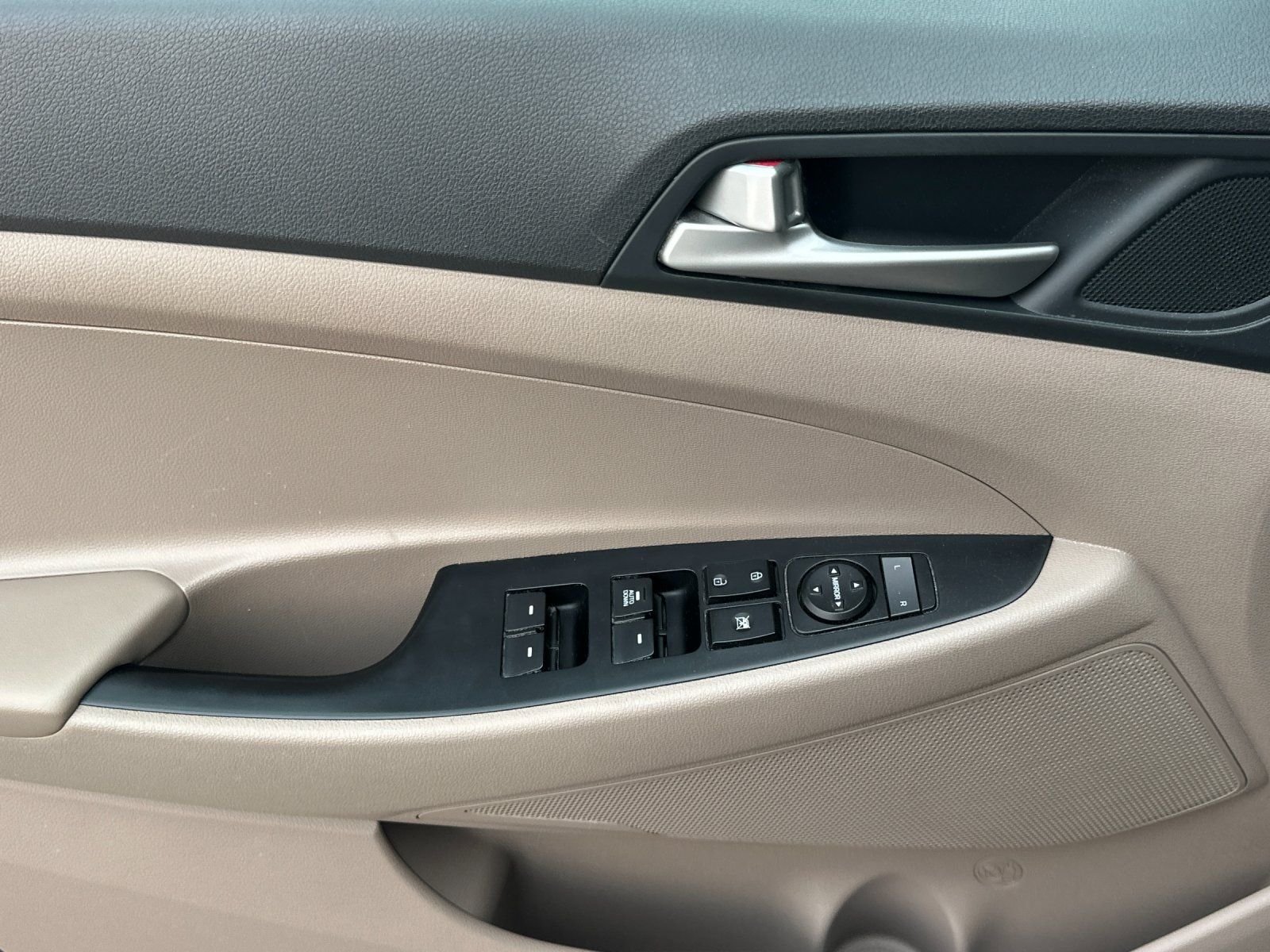 Used 2020 Sage Brown Hyundai SE image 9