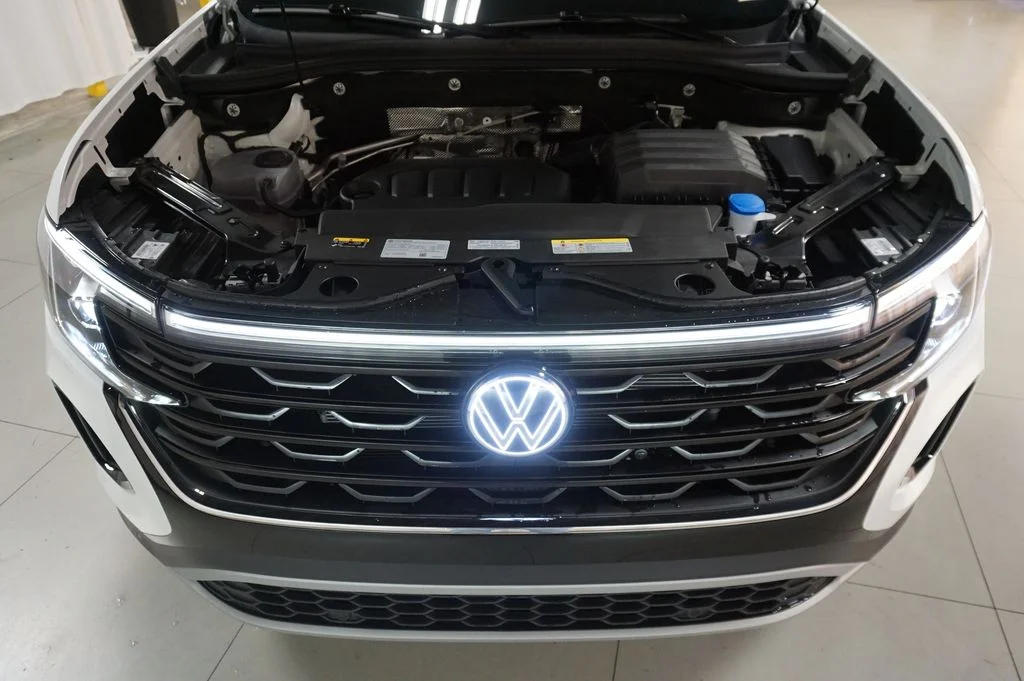 New 2026 Opal White Volkswagen 2.0T SE w/Technology image 31