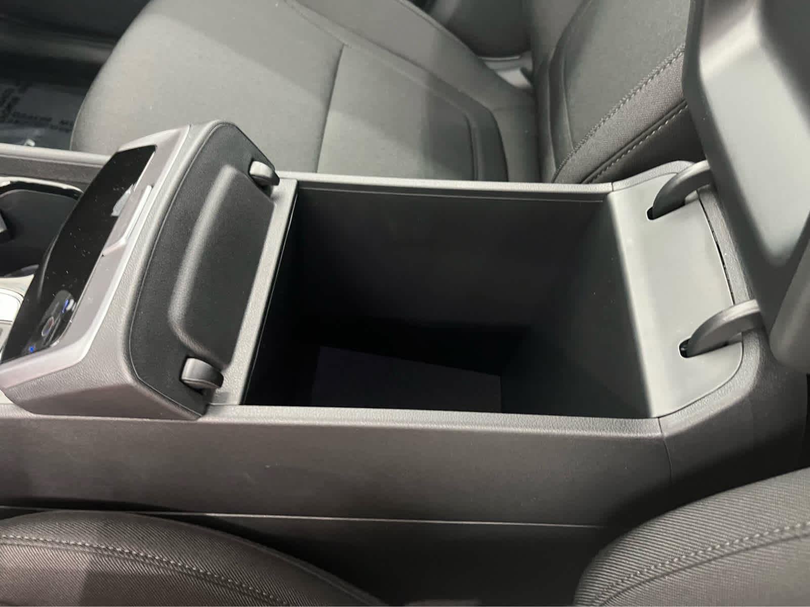 Used 2025 Shimmering Silver Hyundai SE image 19