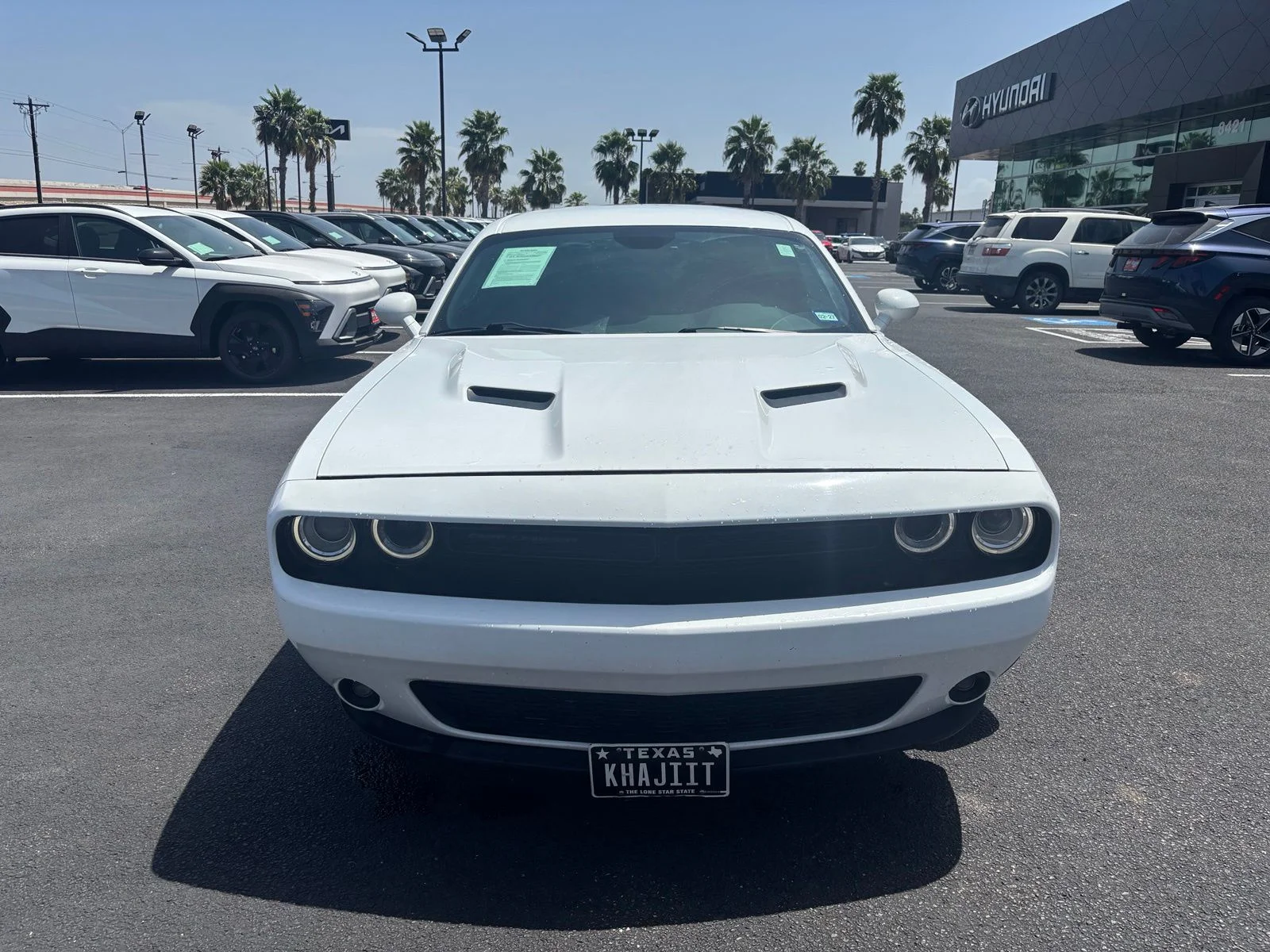 Used 2018 White Dodge SXT image 2