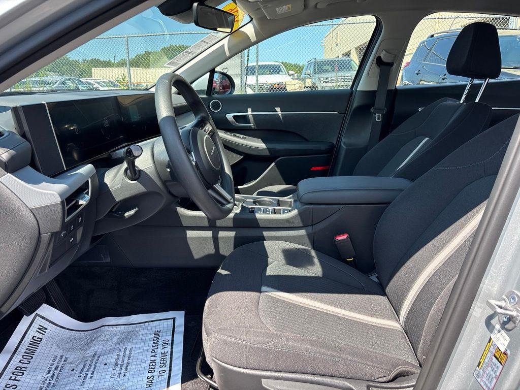 New 2026 Silver Hyundai SE image 13
