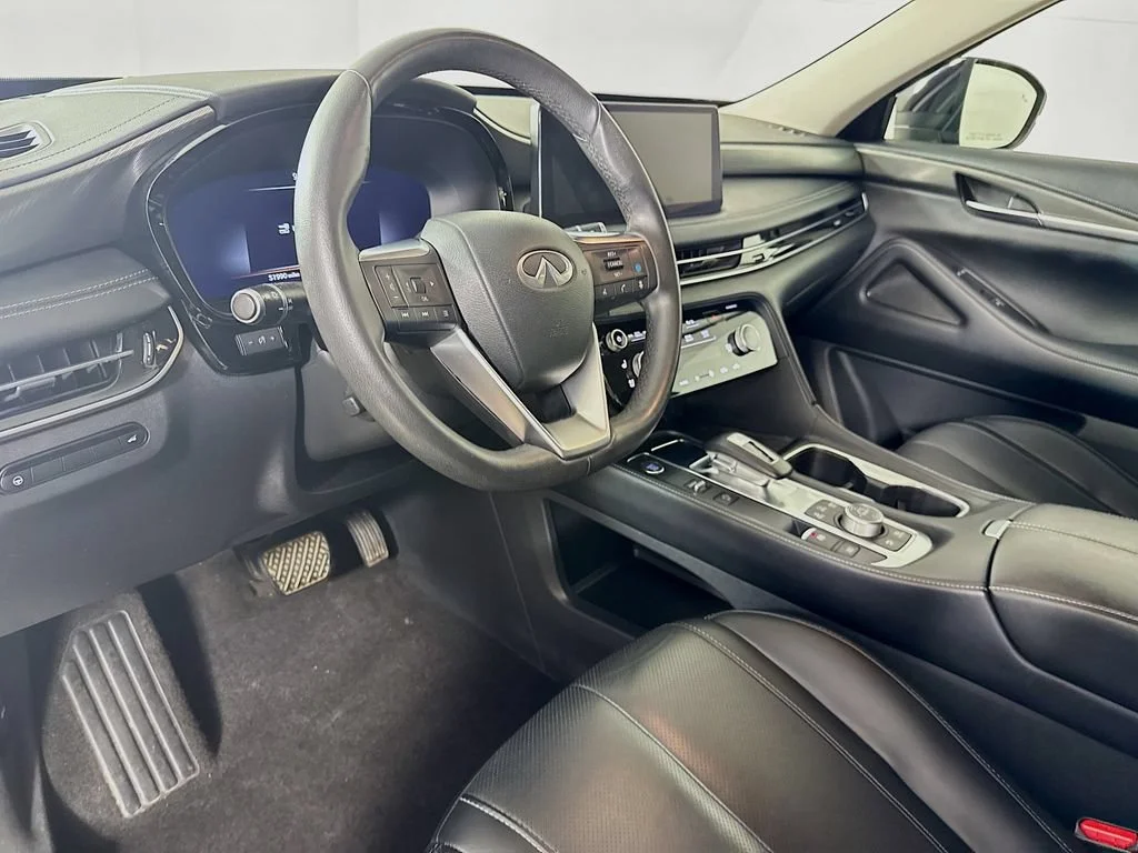 Certified Used 2023 Red INFINITI LUXE image 11