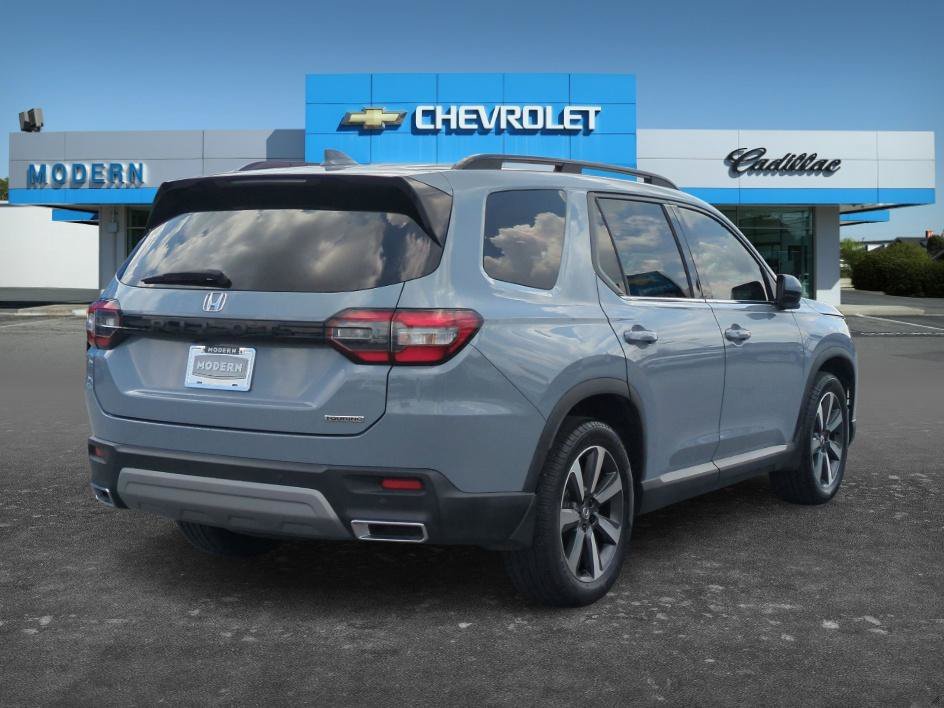 Used 2024 Modern Steel Metallic Honda Touring image 5