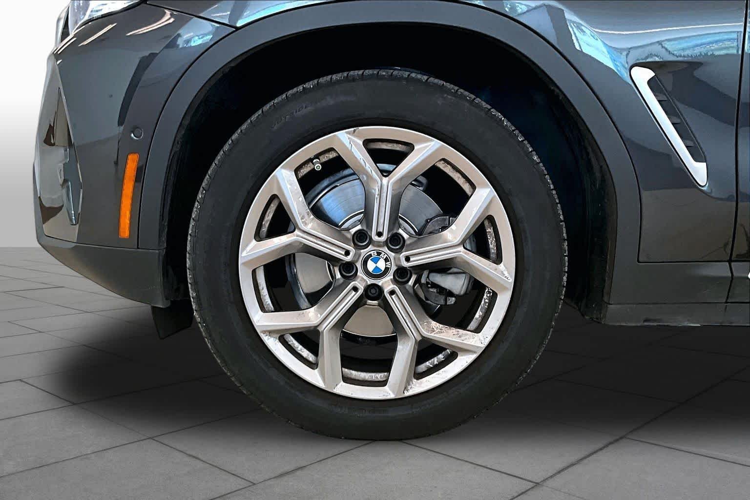 Used 2022 Dark Graphite Metallic BMW xDrive30i image 9