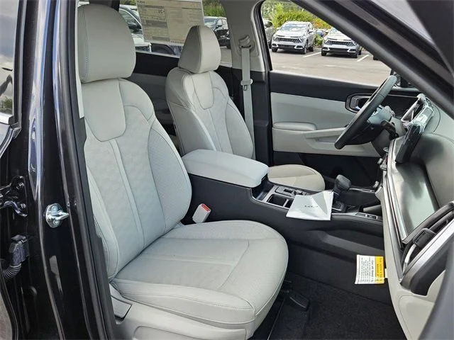 2025 Kia Sorento S - Photo 12