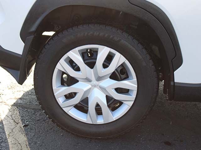 Used 2024 Pearl Toyota L image 8
