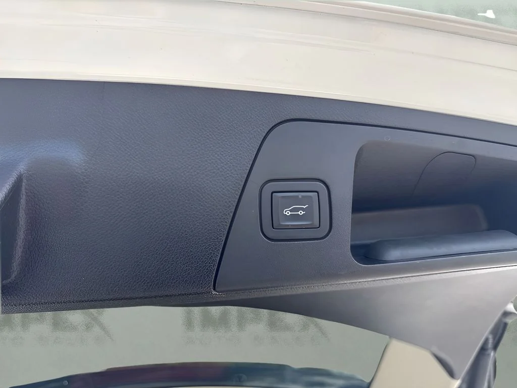Used 2020 White Buick Essence image 20