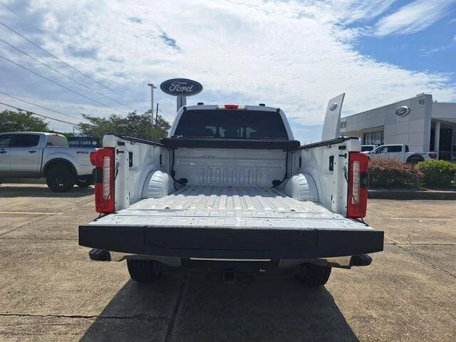 Used 2023 Star White Metallic Tri-Coat Ford LARIAT image 31