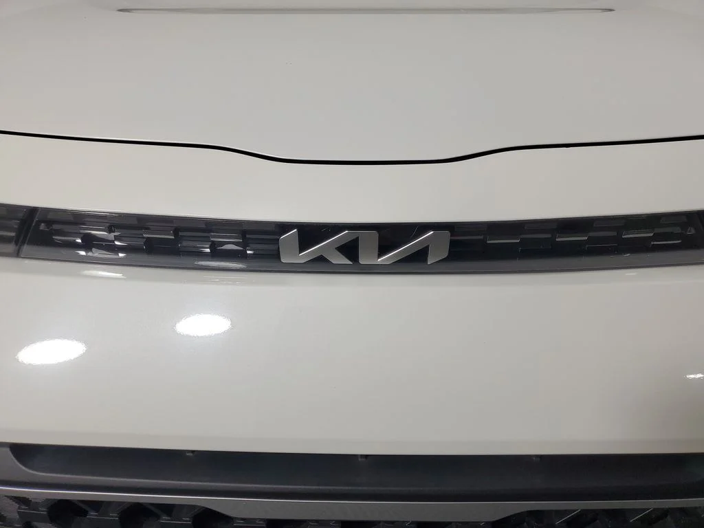 Used 2025 White Kia LX image 10
