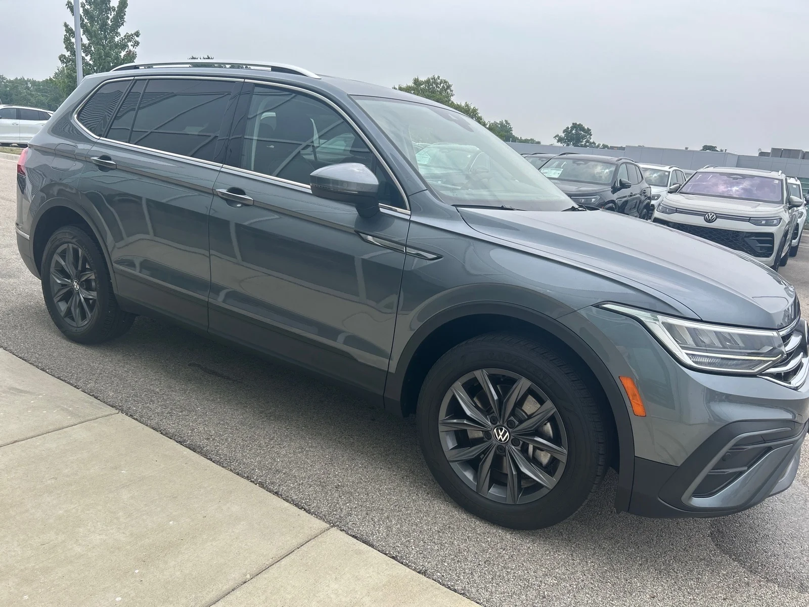 Used 2023 Gray Volkswagen 2.0T SE 4MOTION image 6
