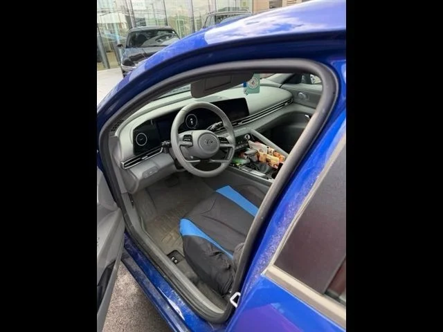 Used 2023 Blue Hyundai SEL image 2