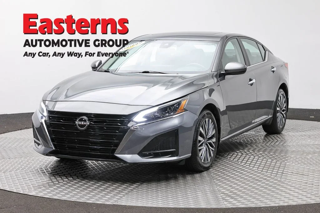 Used 2023 Gray Nissan 2.5 SV image 1