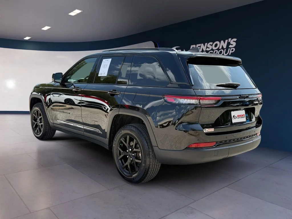 Used 2024 Black Jeep Altitude X image 3
