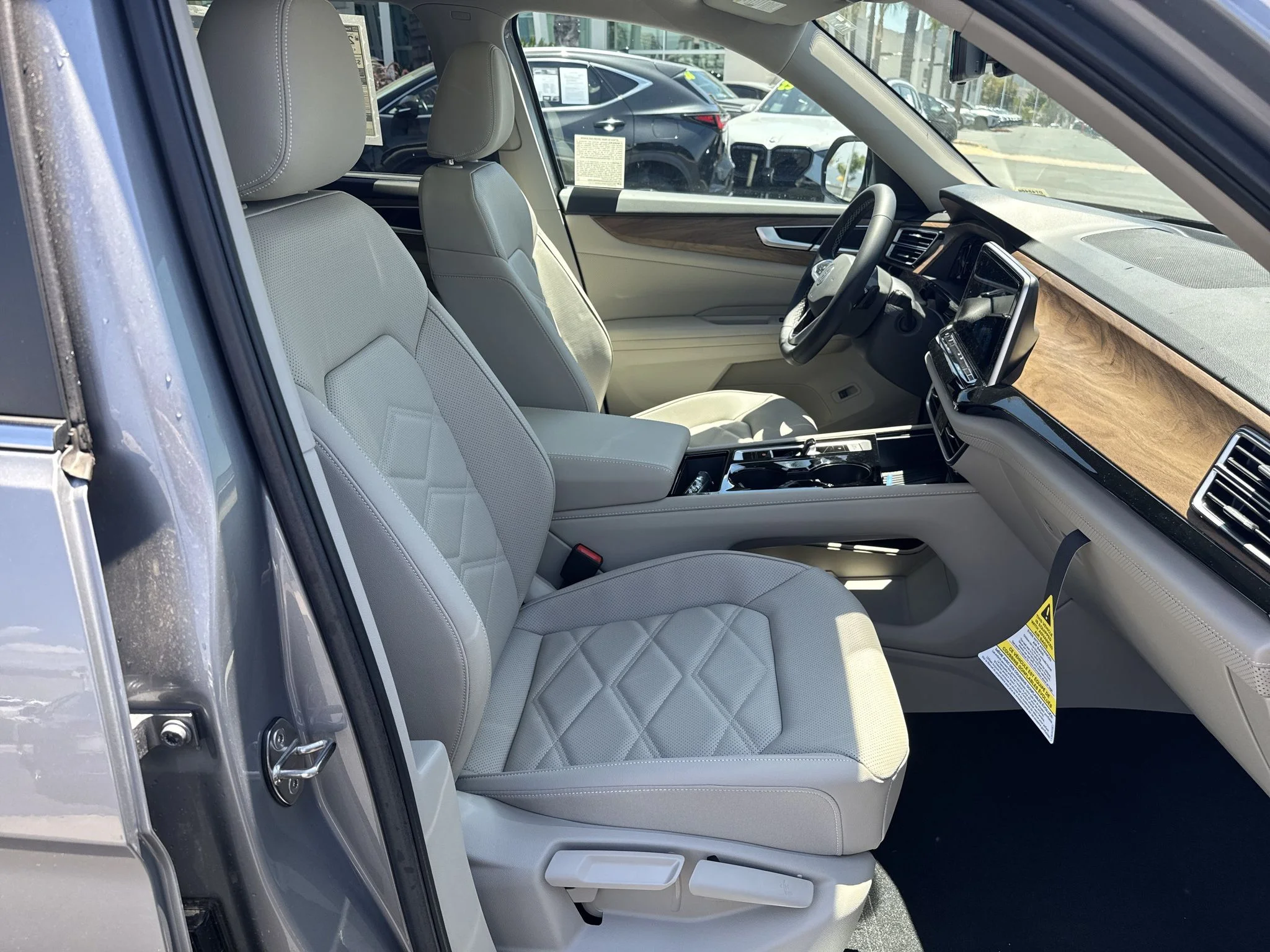 New 2026 Silver Mist Metallic Volkswagen 2.0T SE w/Technology image 20