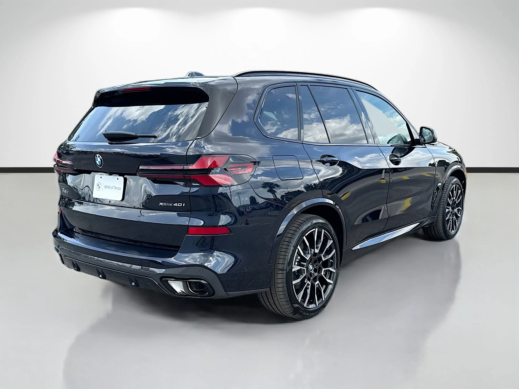 New 2026 Carbon Black Metallic BMW xDrive40i image 3