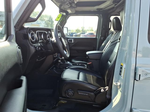 Used 2023 Gray Jeep Altitude image 13