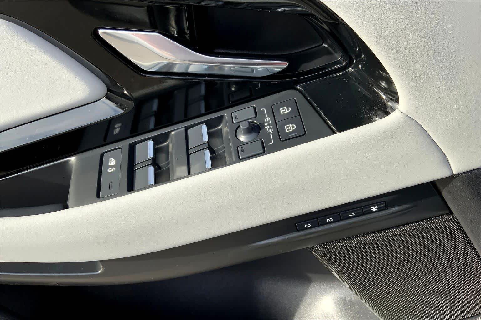 New 2026 Eiger Grey Land Rover Core S image 17
