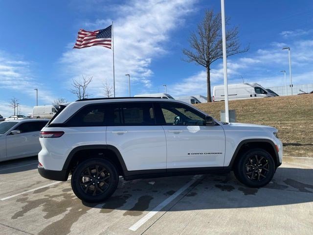 New 2026 Bright White Clearcoat Jeep Laredo Altitude image 6
