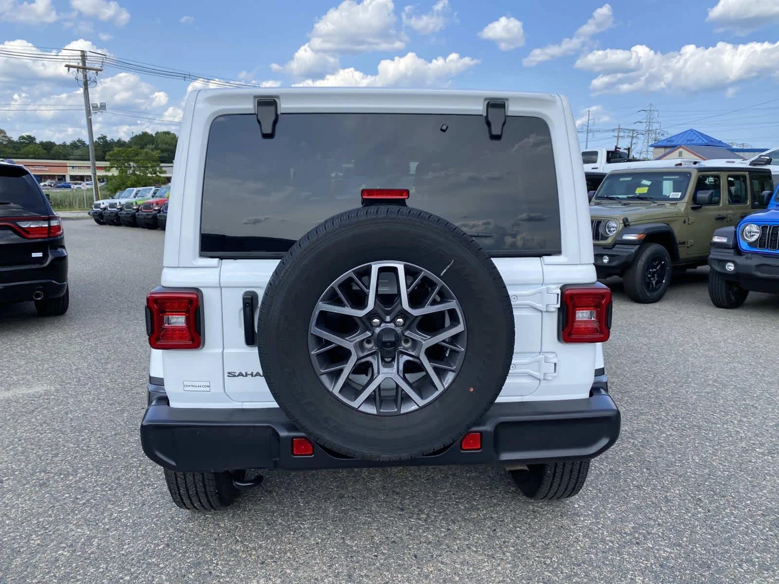 Used 2026 Bright White Clearcoat Jeep Sahara image 4
