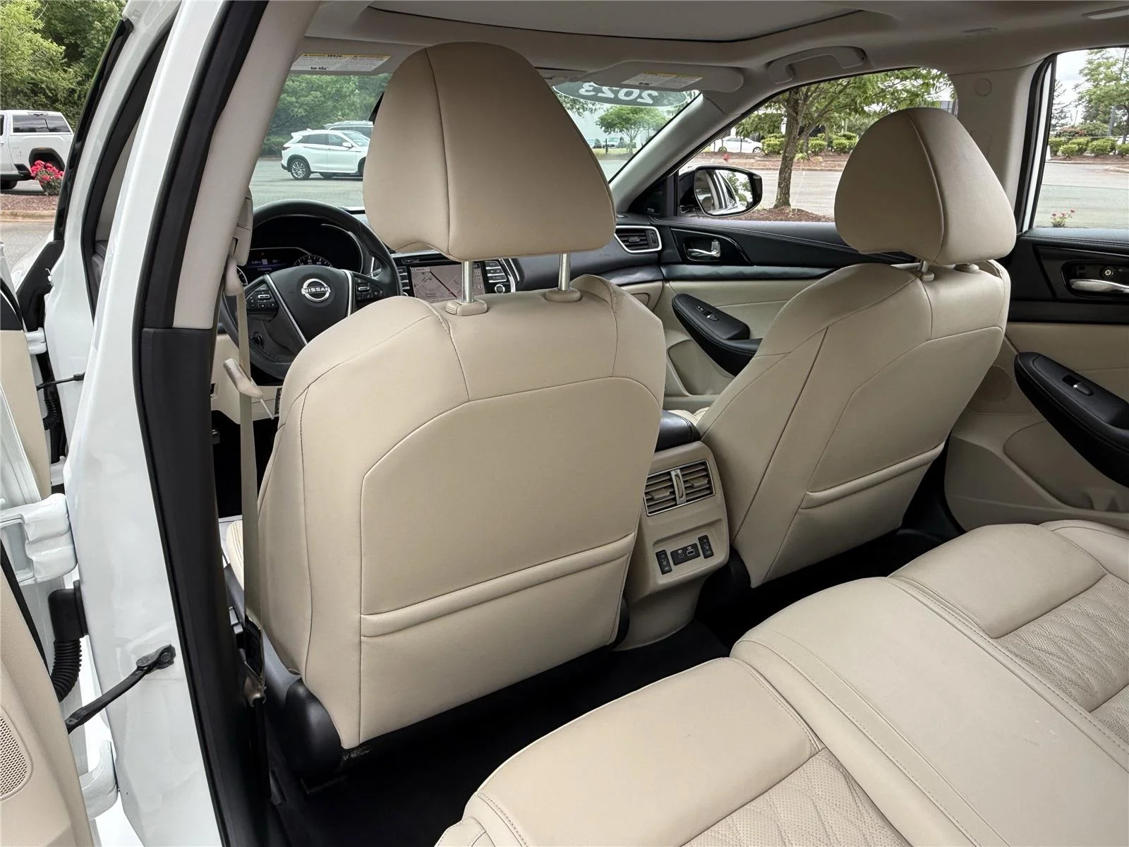 Used 2023 Pearl White Tricoat Nissan Platinum image 19