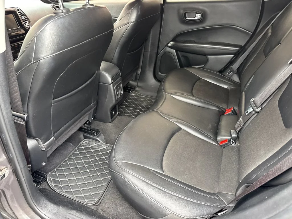 Used 2021  Jeep Altitude image 5