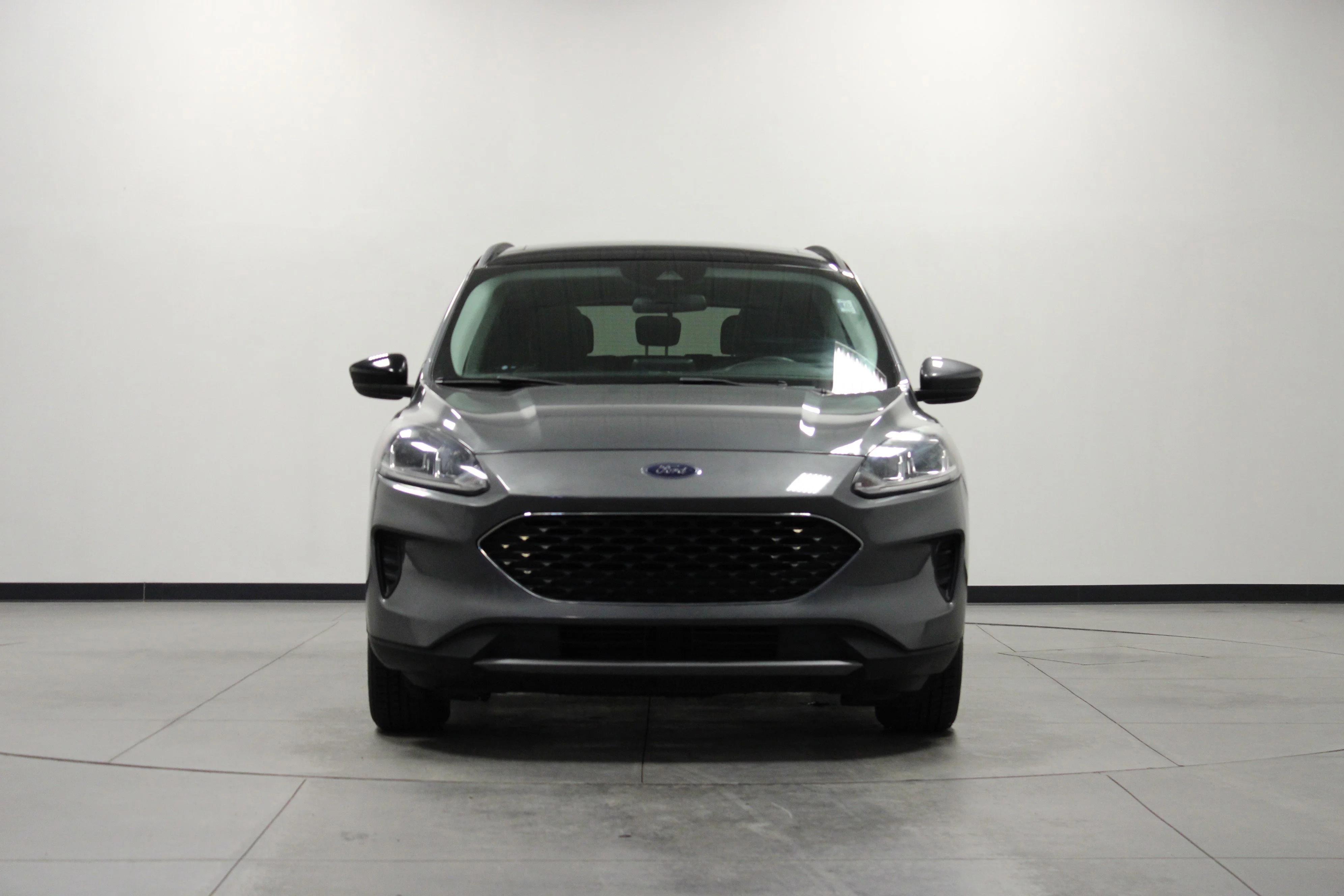 Used 2021 Gray Metallic Ford SE image 9
