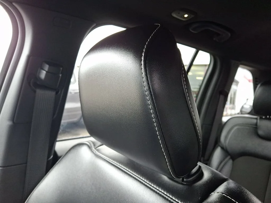 Used 2023 Baltic Gray Metallic Clearcoat Jeep Altitude image 18