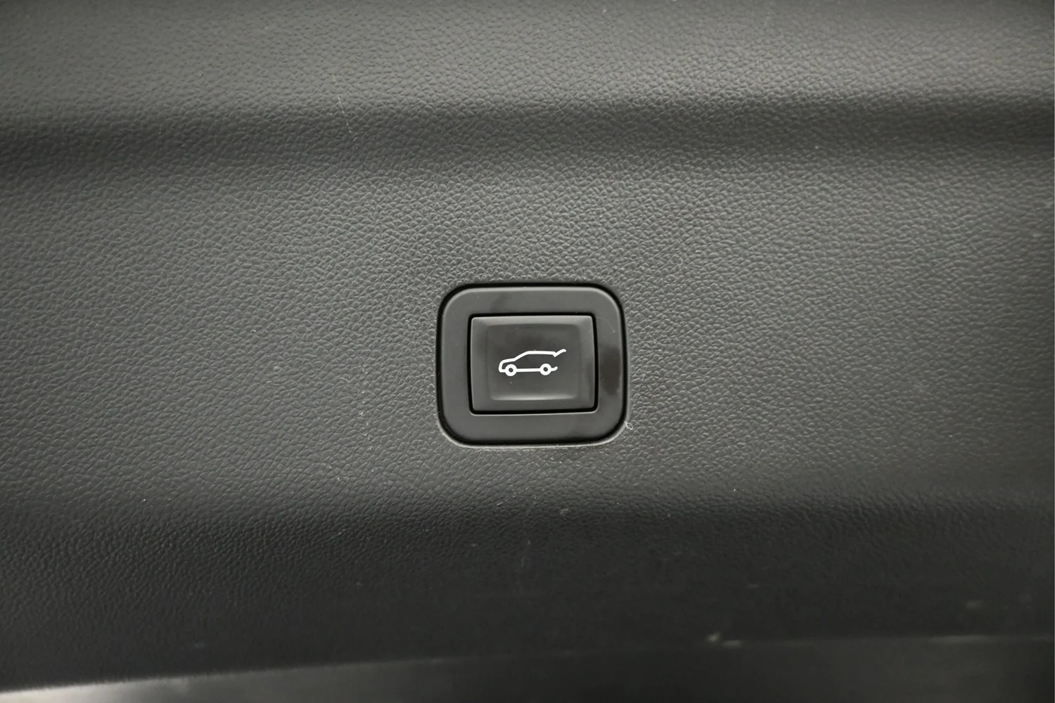Used 2025 White Chevrolet LT image 11