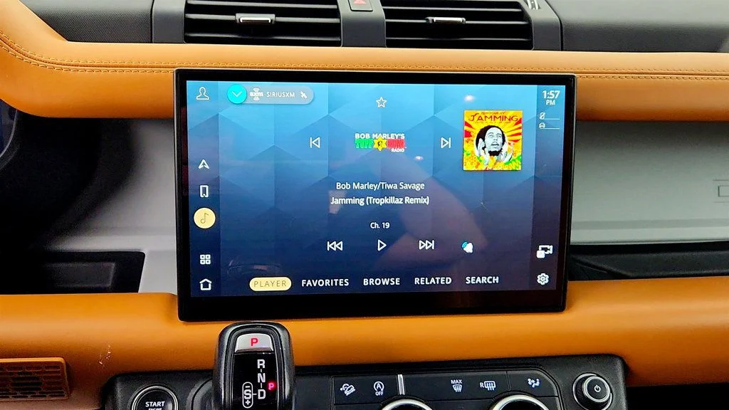 2023 Land Rover Defender SE - Photo 19