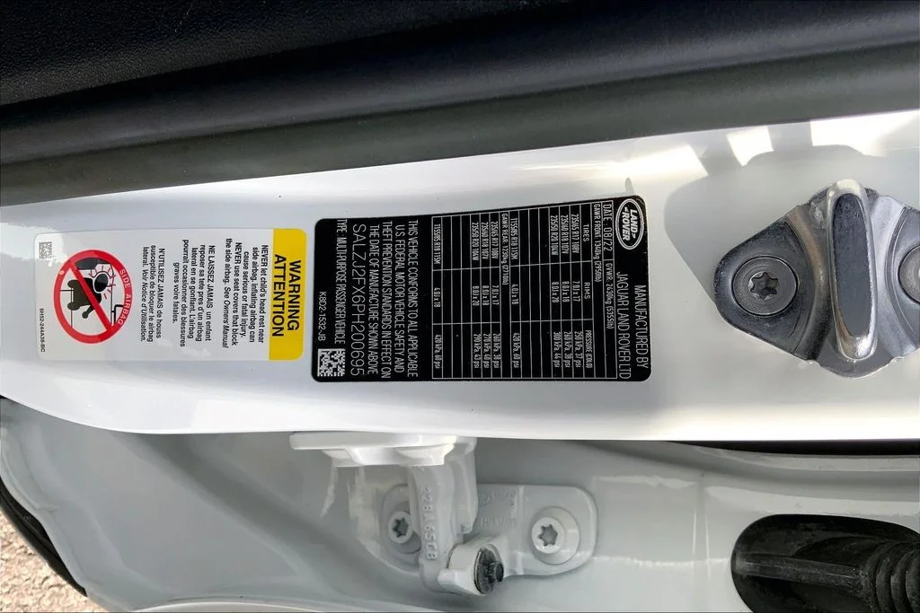 Used 2023 White Land Rover S image 18